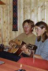 RolfOgÅseSpillerPåSammeGitar